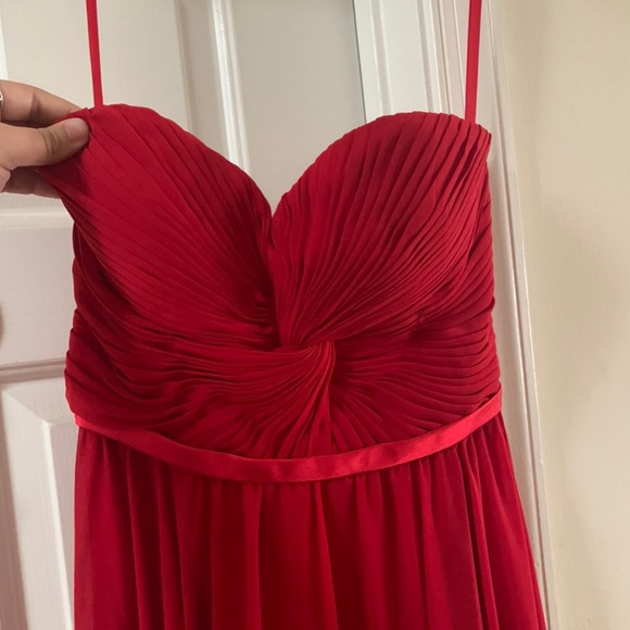Red gown - Picture 3 of 4